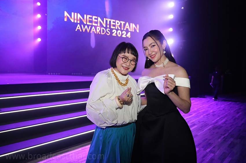 "พี่หน่อง อรุโณชา" ร่วมด้วยนักแสดงจากละคร "พรหมลิขิต" เดินพรมแดงงาน "Nine Entertain Awards 2024"