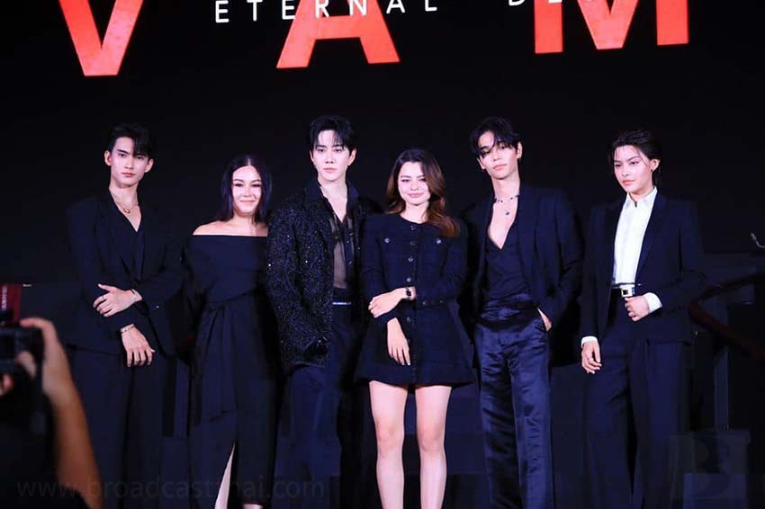 "พี่หน่อง และพี่ไก่" ร่วมแสดงความยินดีกับงานแถลงข่าวเปิดตัว First Original Series "V A M P" ภายใต้ค่าย MDA Entertainment 